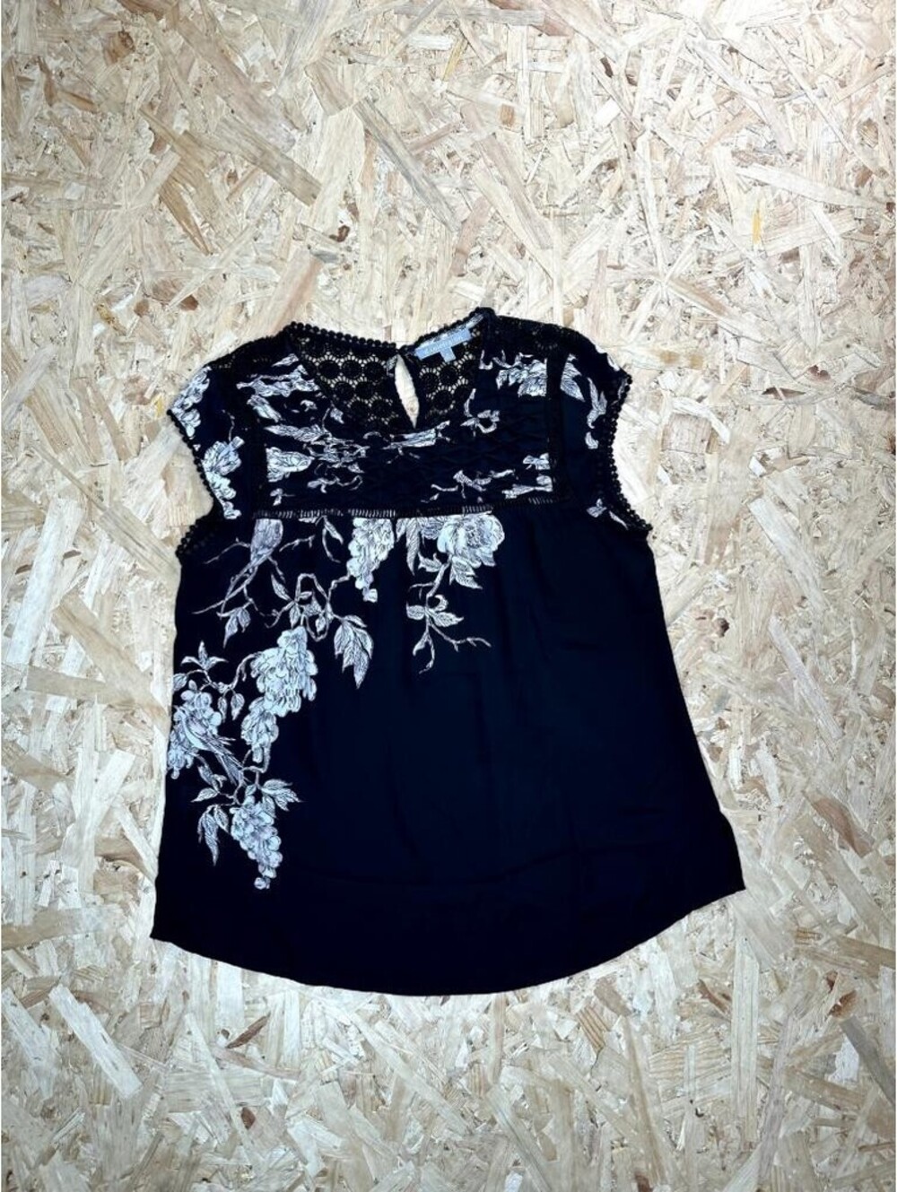 Daniel Rainn Blouse Womens Medium Black Floral Bird Crochet Lace Trim Top